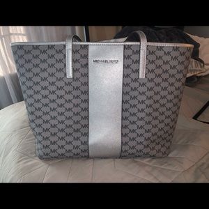 Michael Kors Tote - Gray/Silver -Amazing condition